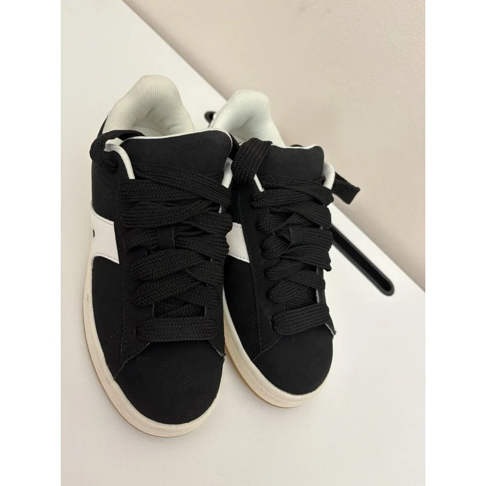 No Boundaries Women's Chunky Lace-Up Skate Sneakers Size 8 Memory foam lace-up
